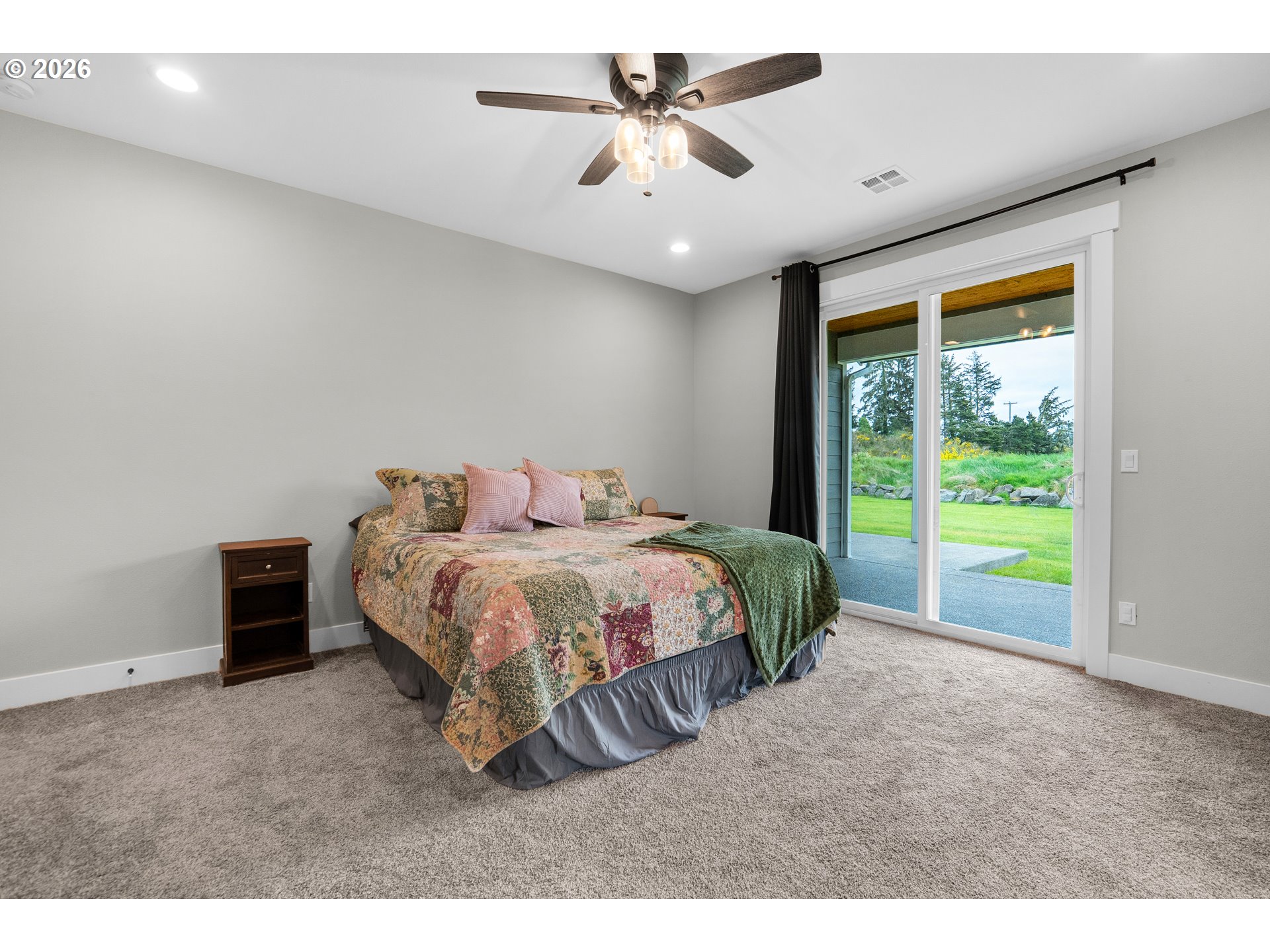 89120 Arrowhead Road Warrenton, OR 97146 - Photo 25 of 47 Bedroom, Primary