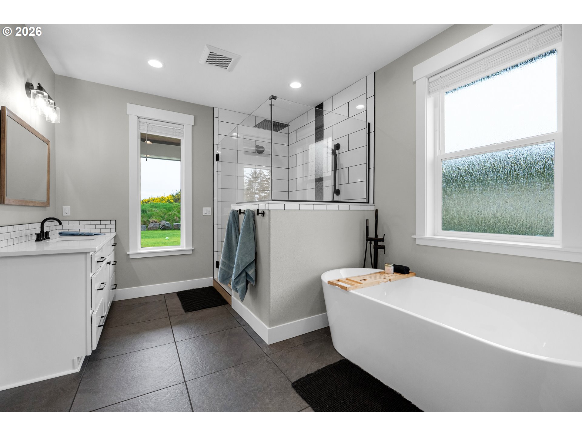 89120 Arrowhead Road Warrenton, OR 97146 - Photo 28 of 47 Bathroom, Attached
