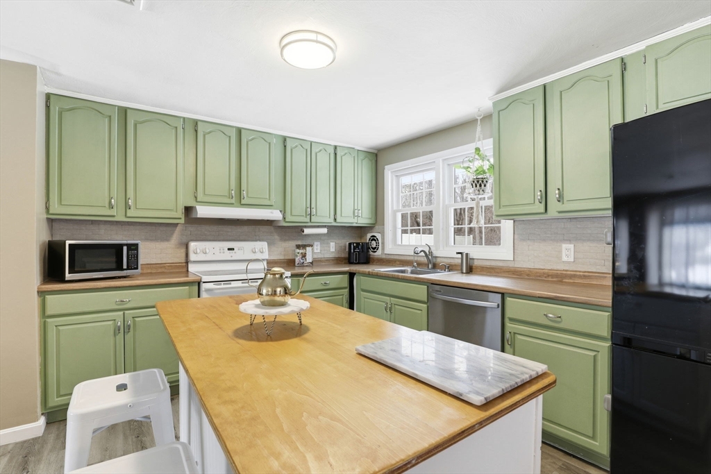 68 Michael Road Raynham, MA 02767 - Photo 11 of 31 Gallery Image 11