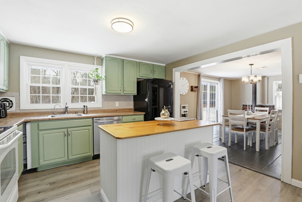 68 Michael Road Raynham, MA 02767 - Photo 12 of 31 Gallery Image 12