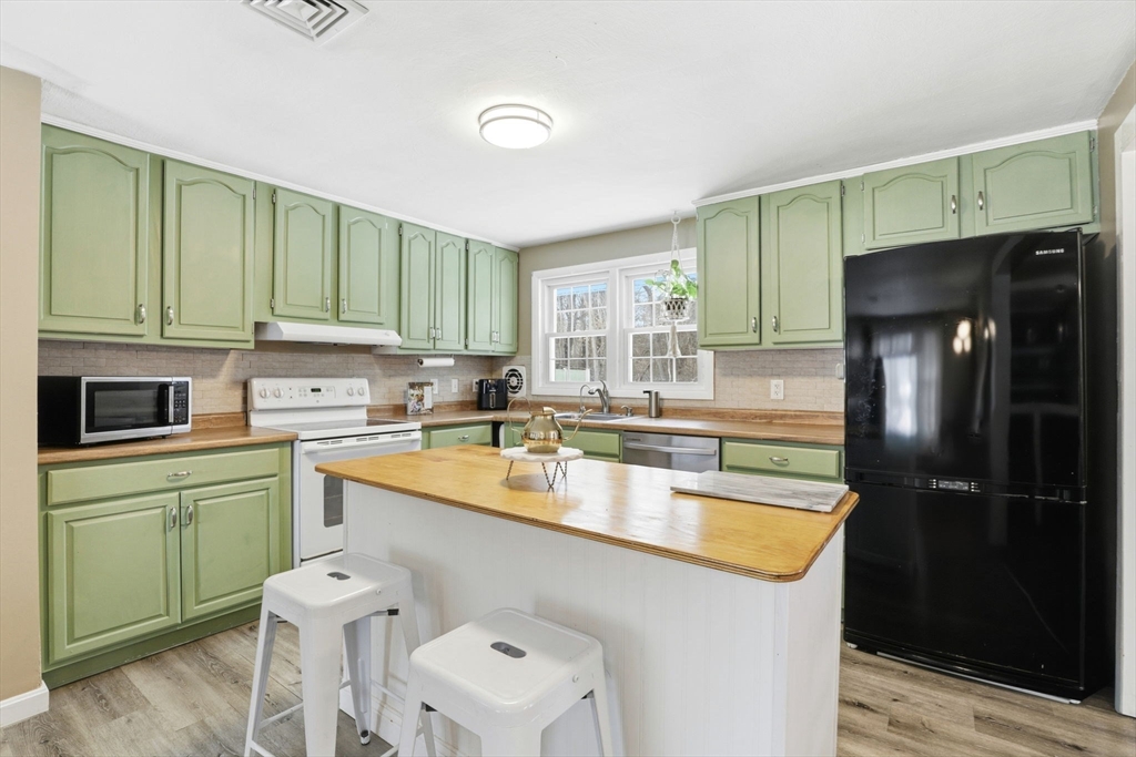 68 Michael Road Raynham, MA 02767 - Photo 9 of 31 Gallery Image 9
