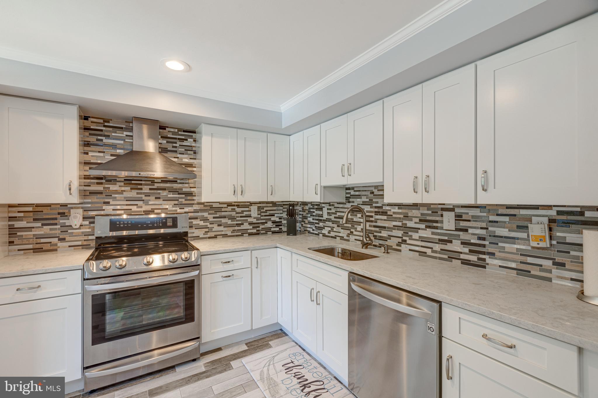 5835 Canvasback Road Burke, VA 22015 - Photo 17 of 45 White 48" Cabinets