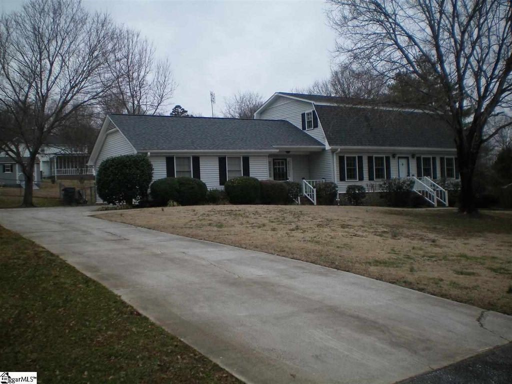 307 Timbrooke Way, Unit EASLEY Easley, SC 29642 - Photo 3 of 35 Gallery Image 3