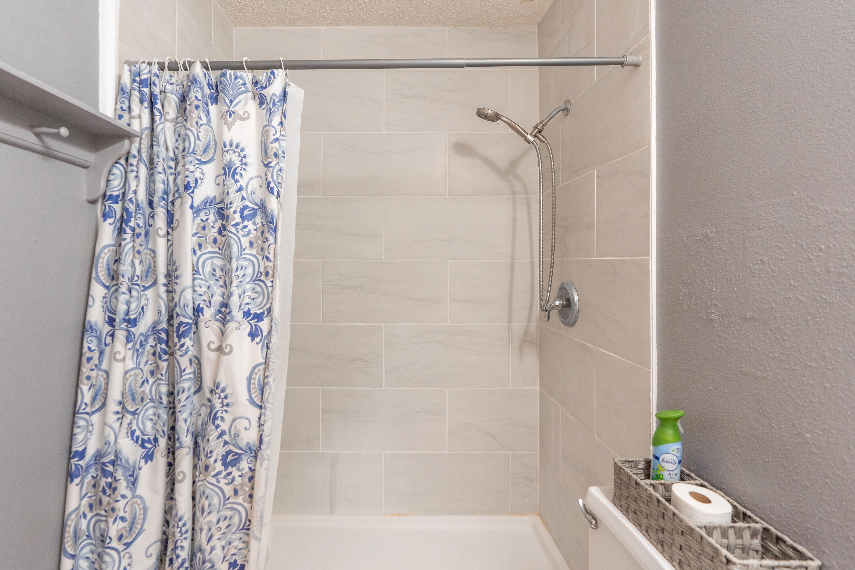 512 North Grover Avenue Lubbock, TX 79416 - Photo 20 of 34 a bathroom with a shower curtain and a shower curtain