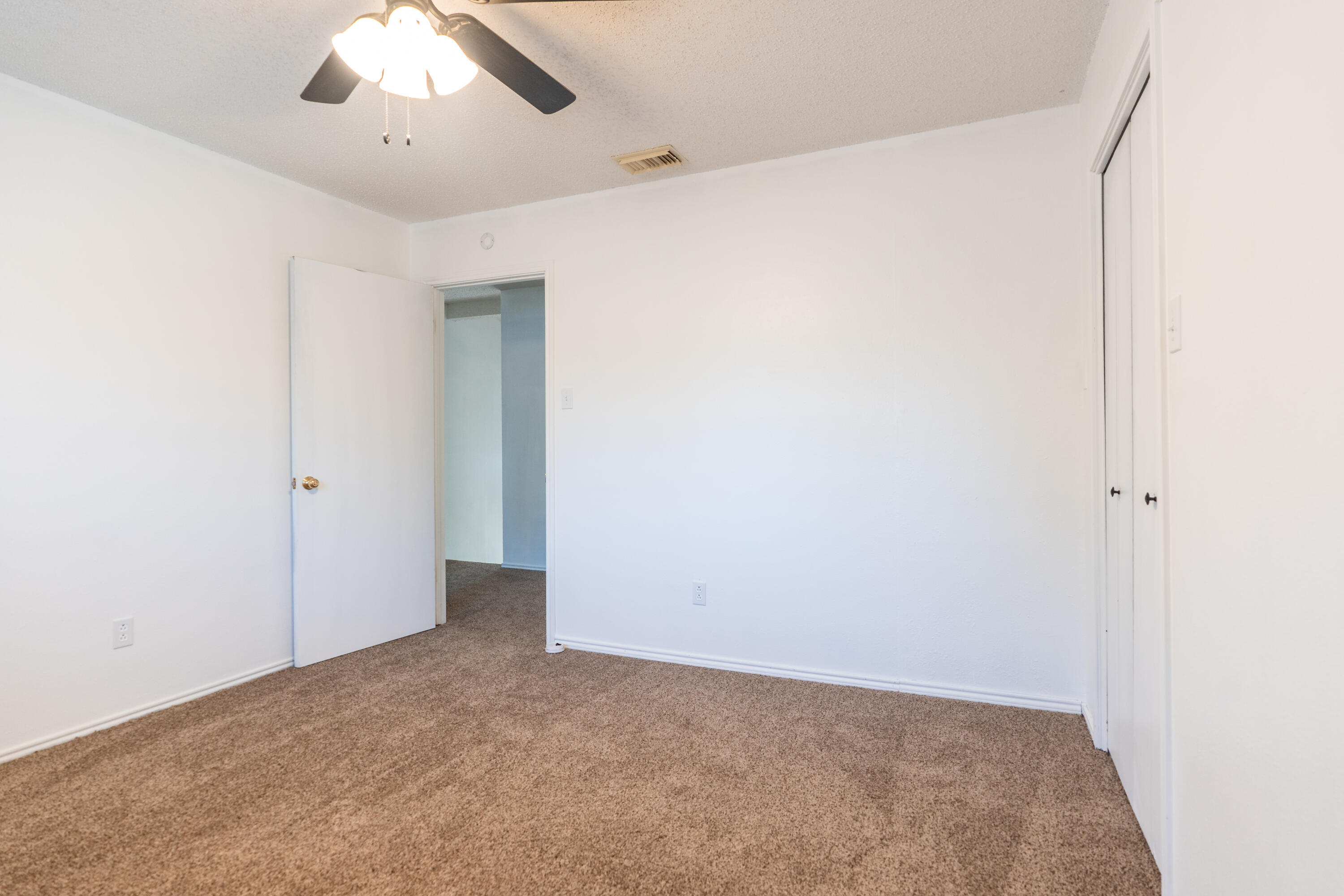 512 North Grover Avenue Lubbock, TX 79416 - Photo 22 of 34 an empty room with a ceiling fan and a window