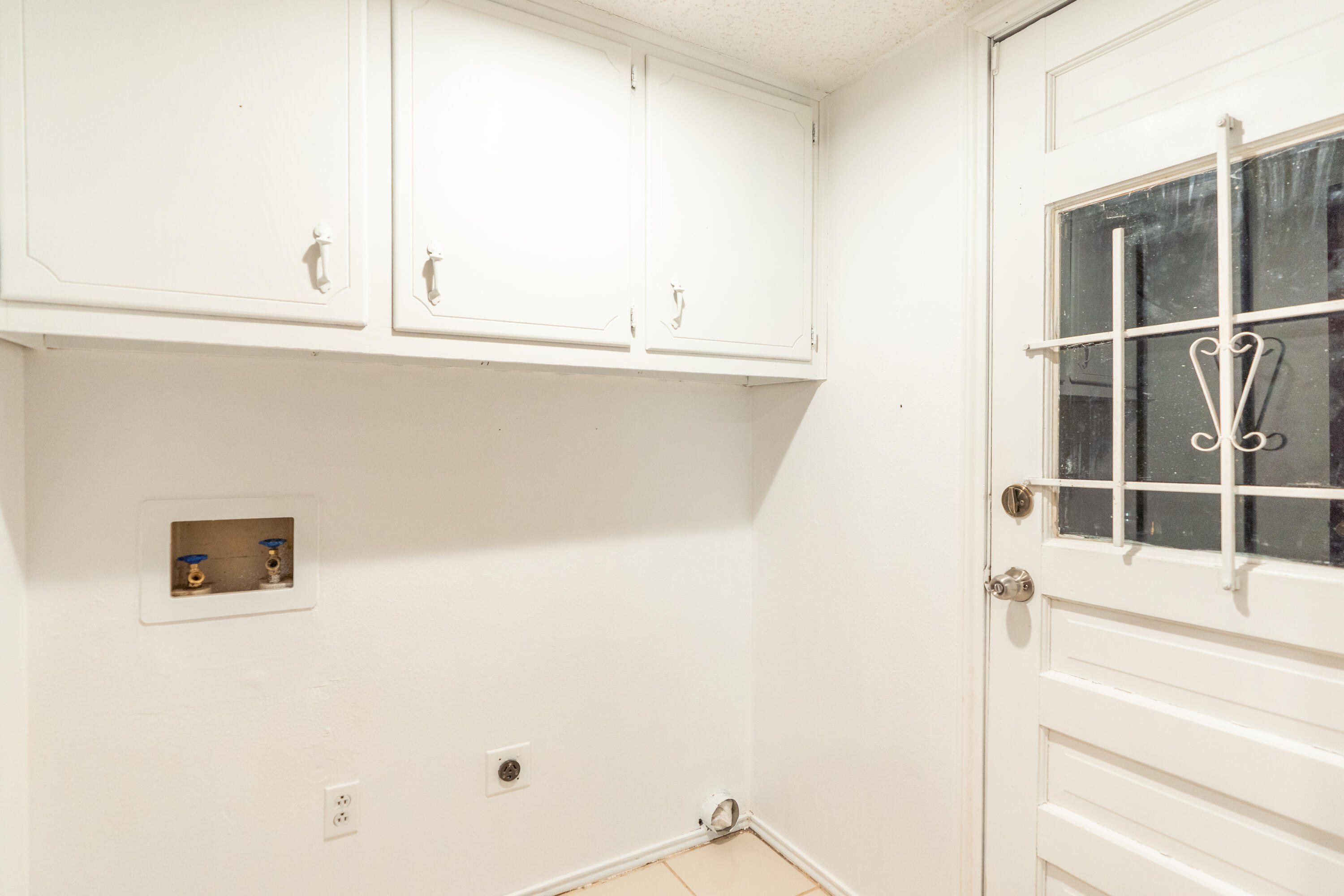 512 North Grover Avenue Lubbock, TX 79416 - Photo 30 of 34 a view of a closet