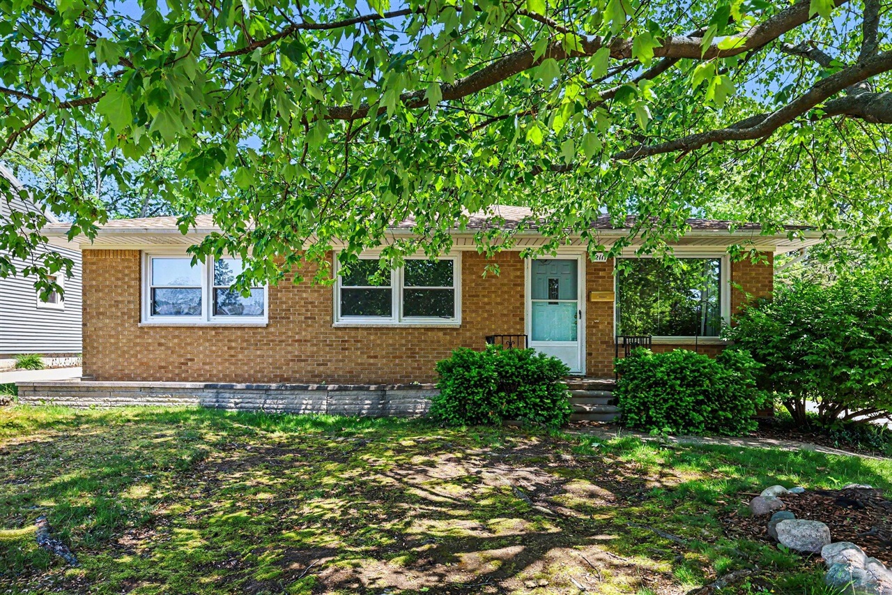 2117 Edwin Place Lansing, MI 48911 - Photo 2 of 39