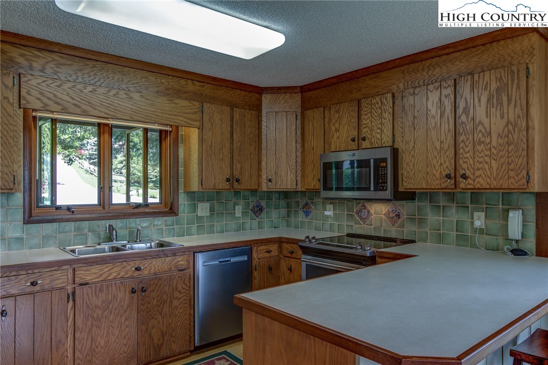 457 Skiview Road Seven Devils, NC 28604 - Photo 9 of 39 Gallery Image 9