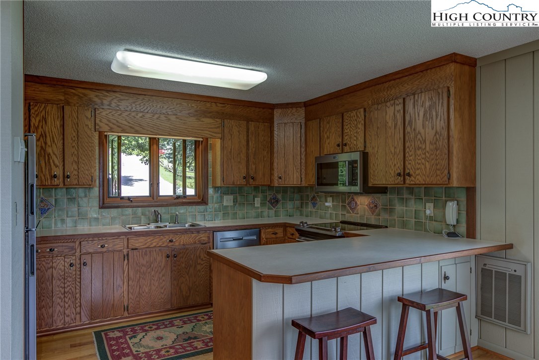 457 Skiview Road Seven Devils, NC 28604 - Photo 10 of 39 Gallery Image 10