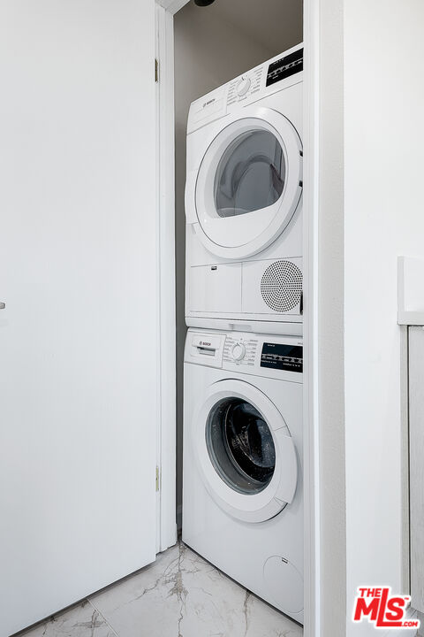 2385 Roscomare Road Los Angeles, CA 90077 - Photo 28 of 38 a utility room with dryer and washer