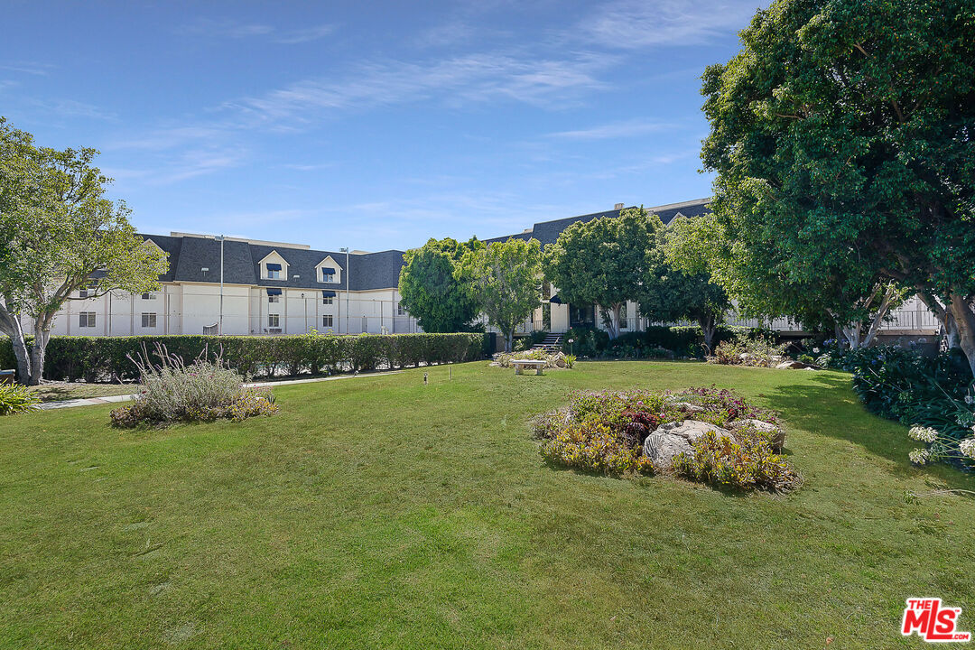2385 Roscomare Road Los Angeles, CA 90077 - Photo 5 of 38 a view of a garden with large trees
