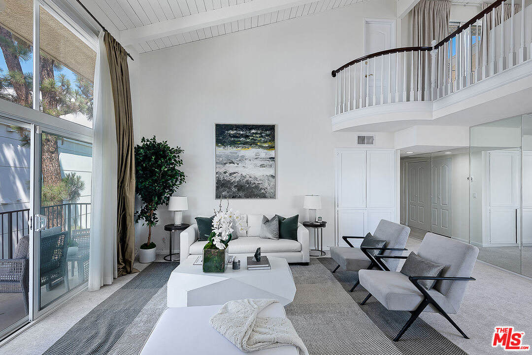 2385 Roscomare Road Los Angeles, CA 90077 - Photo 7 of 38 a living room with furniture