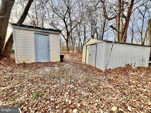 a view of a backyard of the house