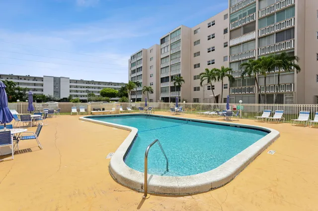 $249,000 | 500 Northeast 12th Avenue, Unit 701, Hallandale Beach, FL 33009