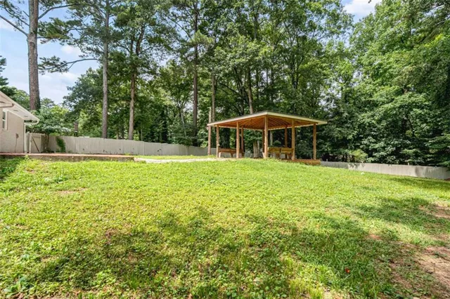 a view of a house with a yard table and chairs