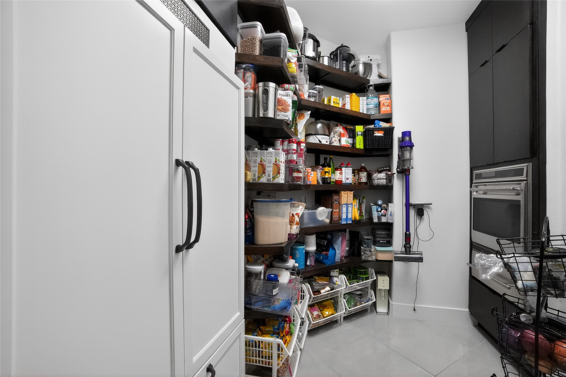 3627 Stoneridge Road Austin, TX 78746 - Photo 38 of 40 View of pantry