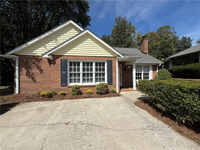 $1,725 | 815 Meadowstone Drive, Winston-Salem, NC 27104