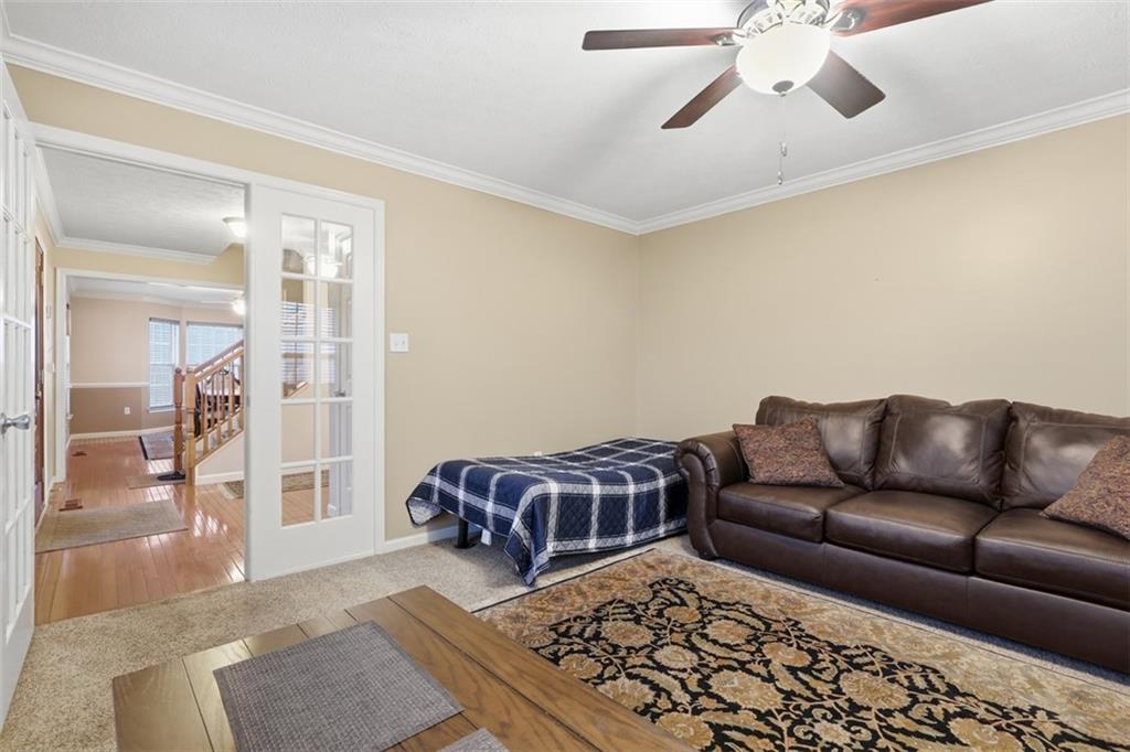 251 Field Club Circle McKees Rocks, PA 15136 - Photo 4 of 32