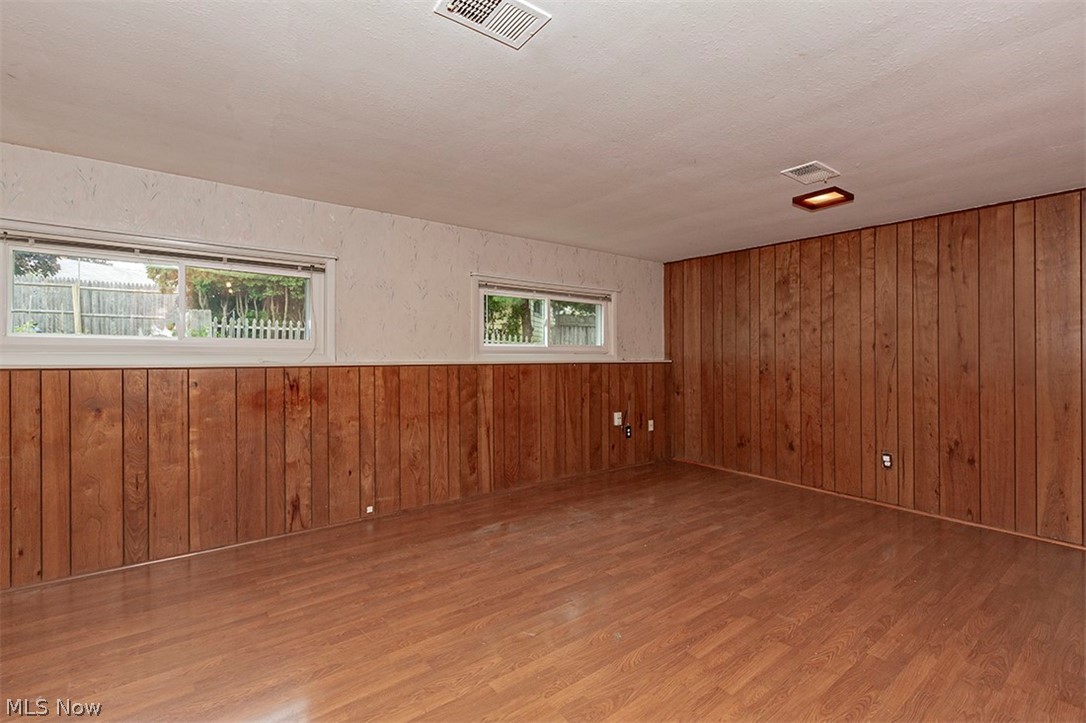 2038 Hansford Road Cleveland, OH 44124 - Photo 15 of 34 Gallery Image 15
