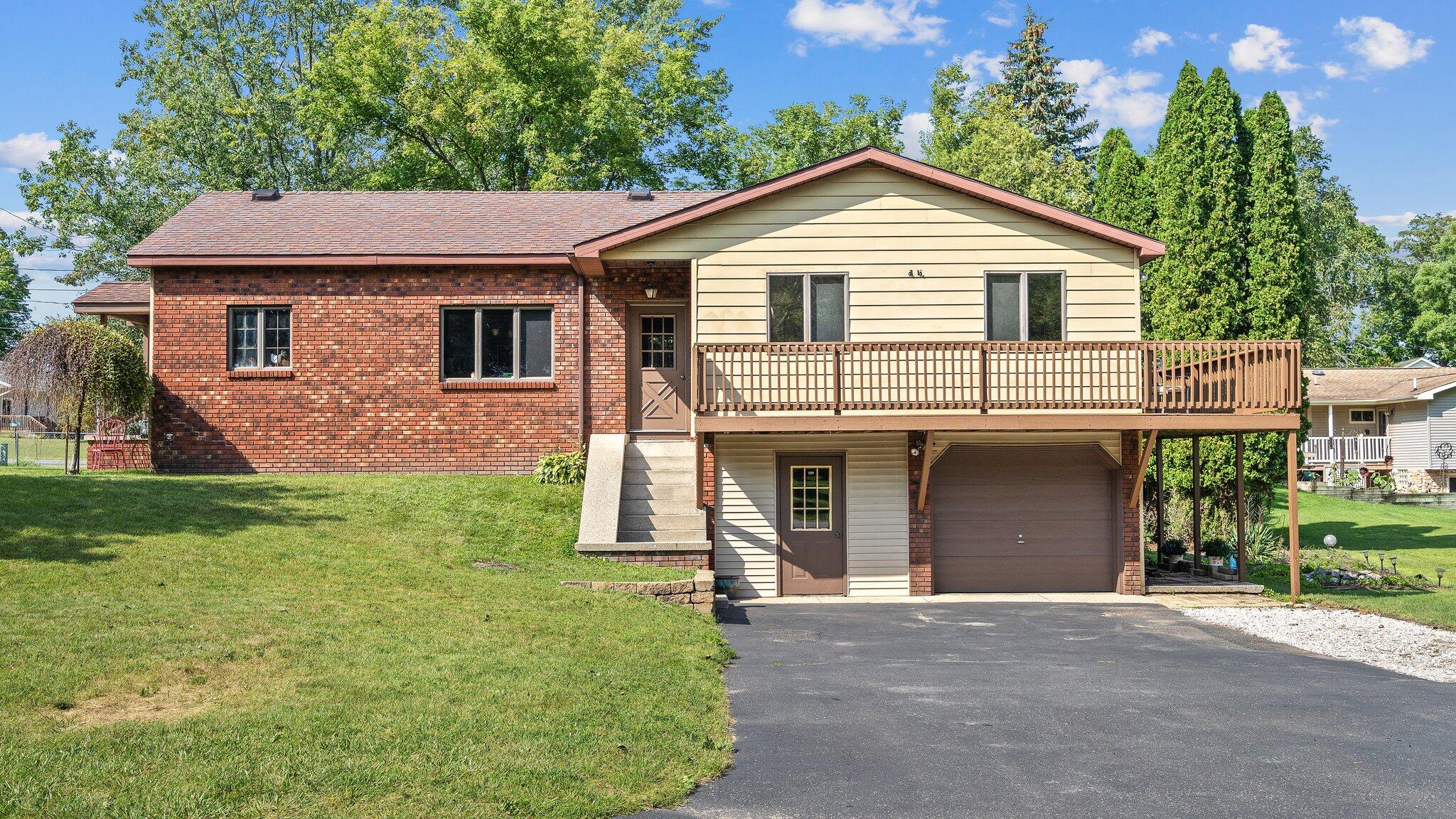 112 Tioga Street Reed City, MI 49677 - Photo 2 of 36 11-web-or-mls-DSC04240