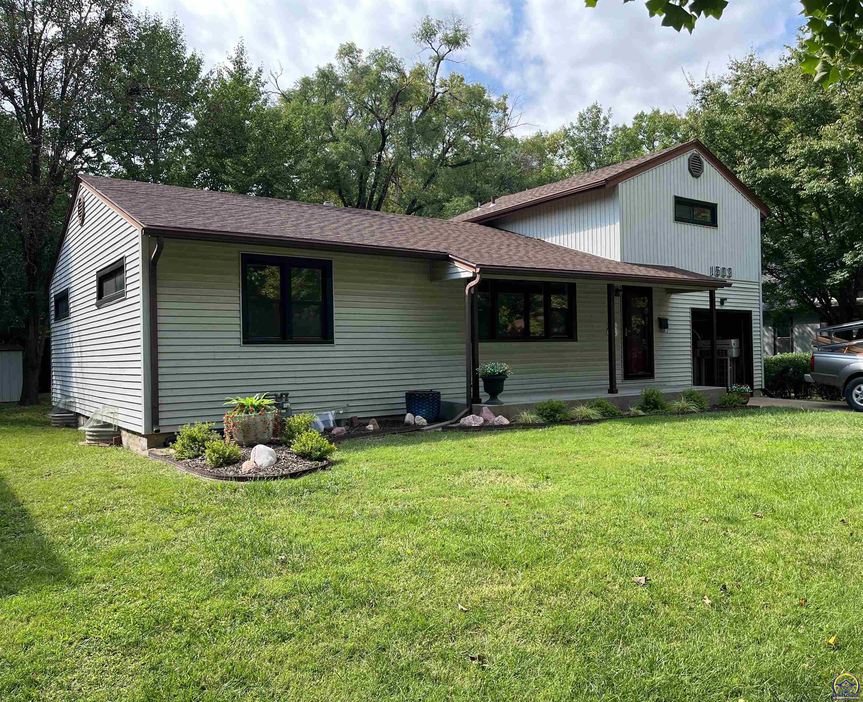 1503 Southwest MacVicar Avenue Topeka, KS 66604 - Photo 1 of 33