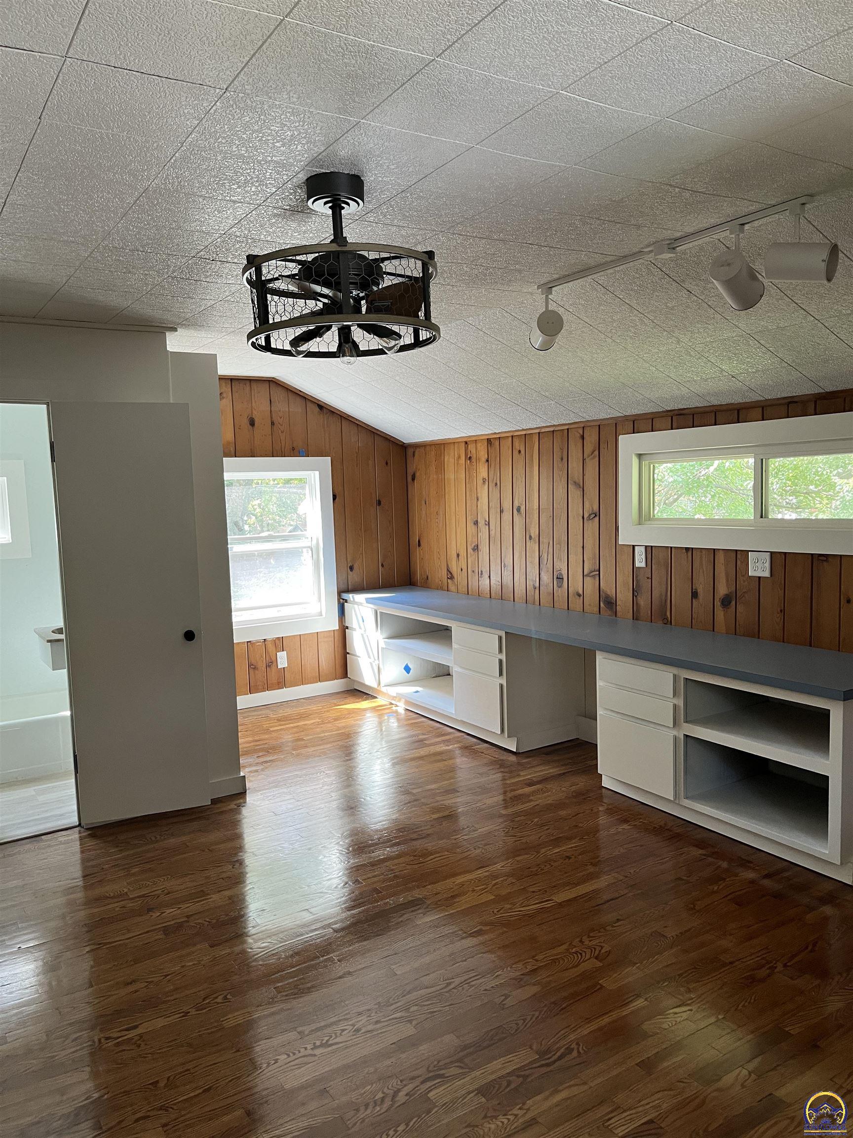 1503 Southwest MacVicar Avenue Topeka, KS 66604 - Photo 12 of 33