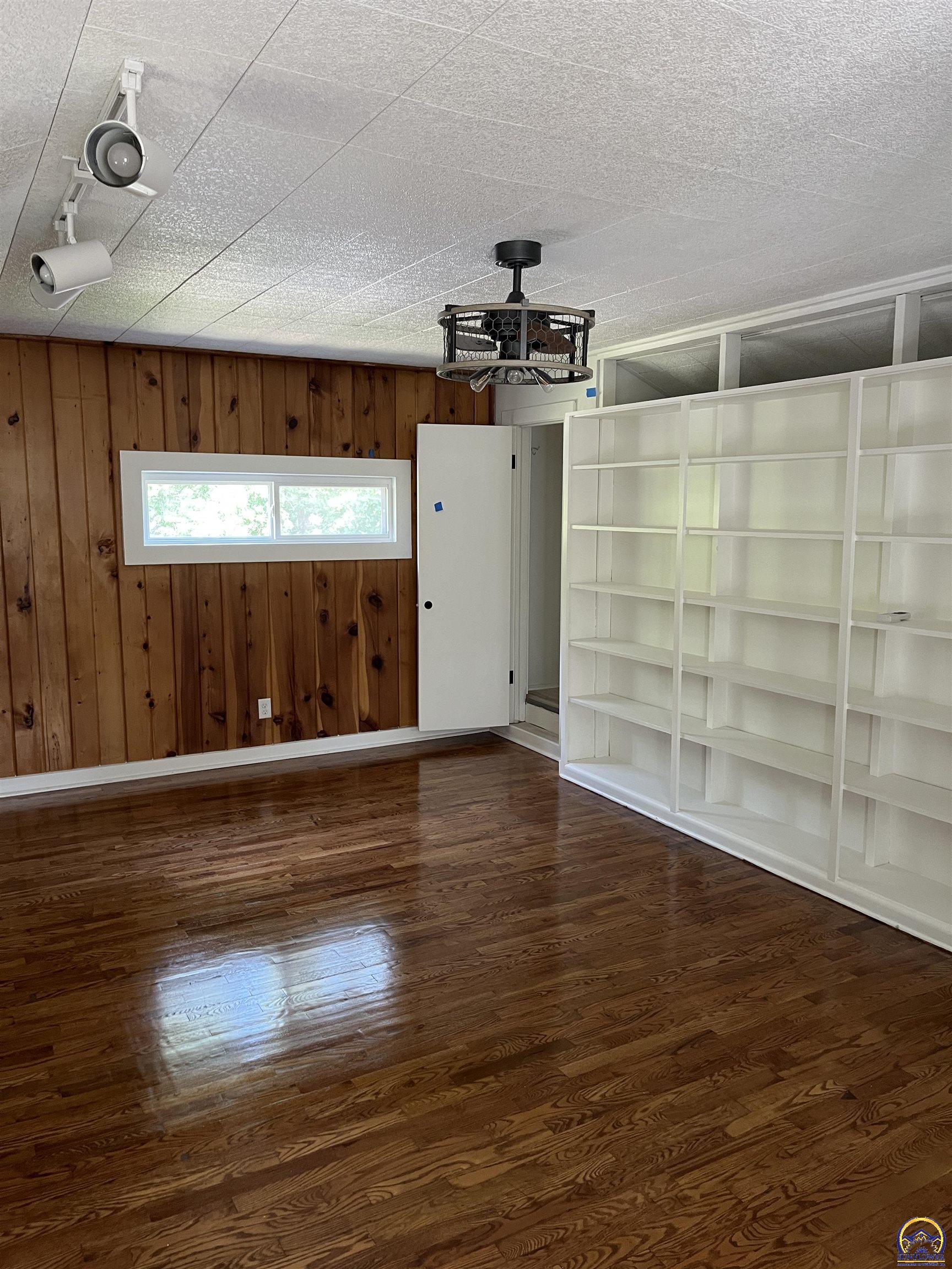 1503 Southwest MacVicar Avenue Topeka, KS 66604 - Photo 14 of 33