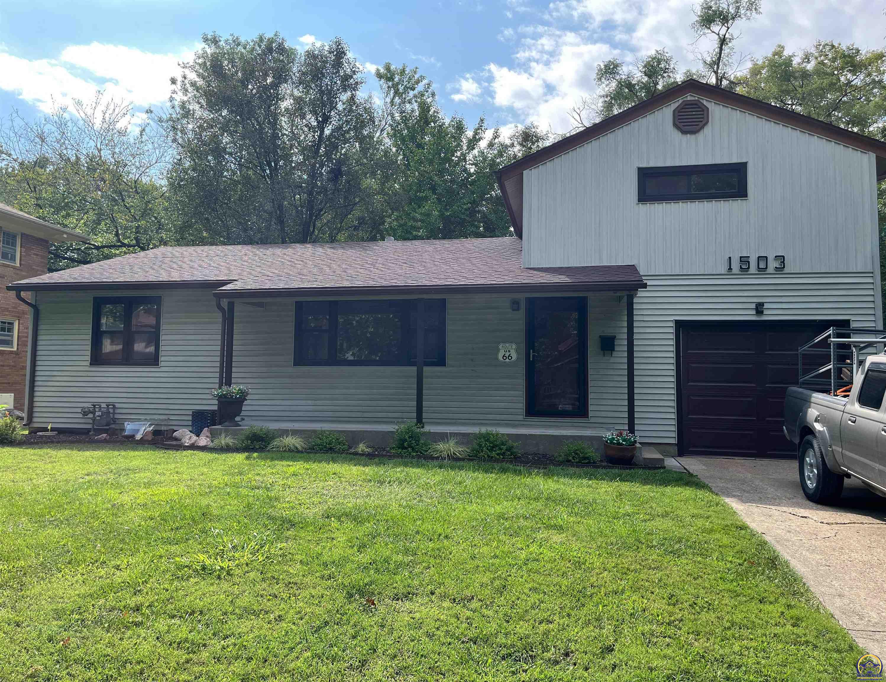 1503 Southwest MacVicar Avenue Topeka, KS 66604 - Photo 2 of 33