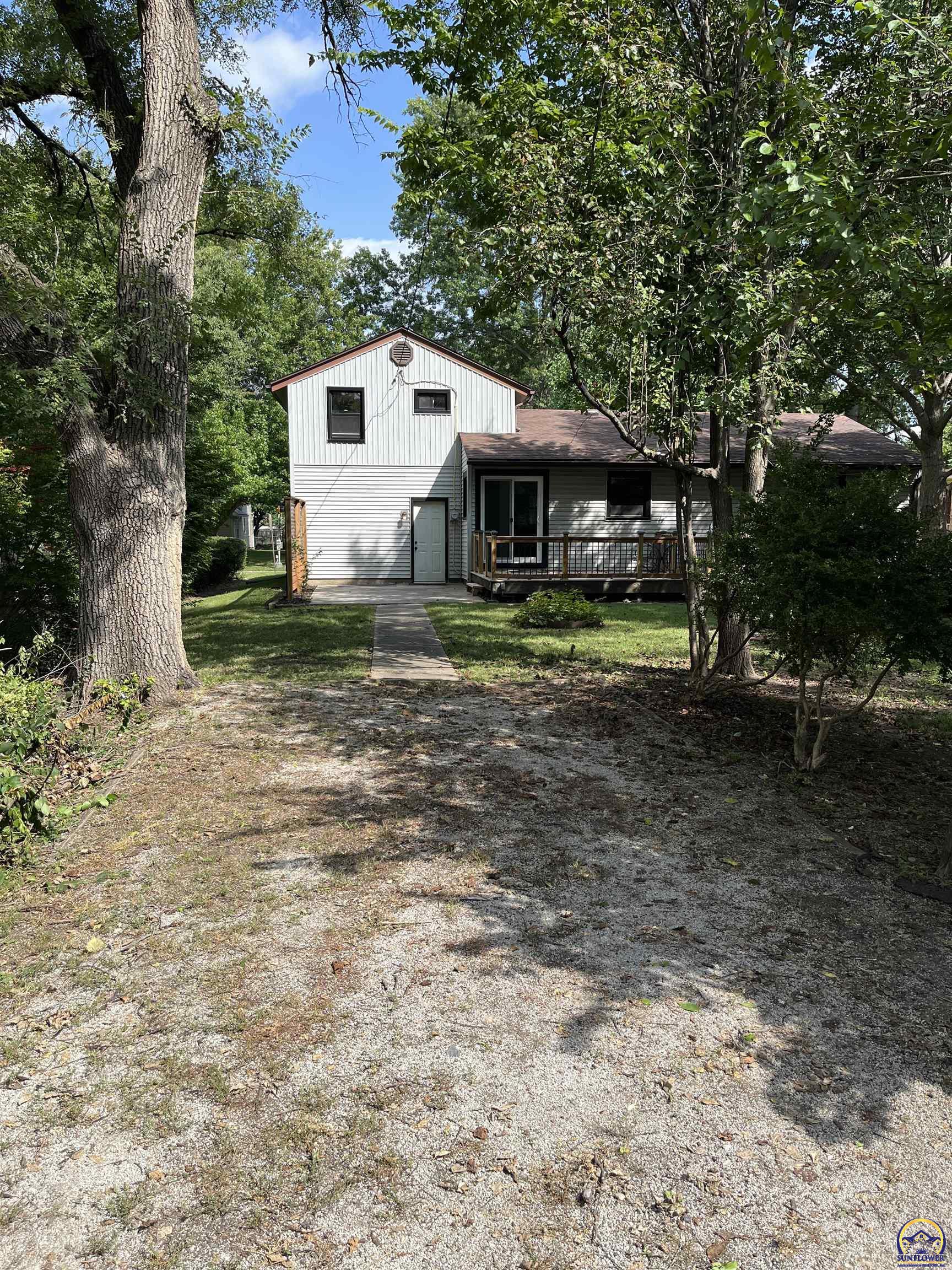 1503 Southwest MacVicar Avenue Topeka, KS 66604 - Photo 4 of 33