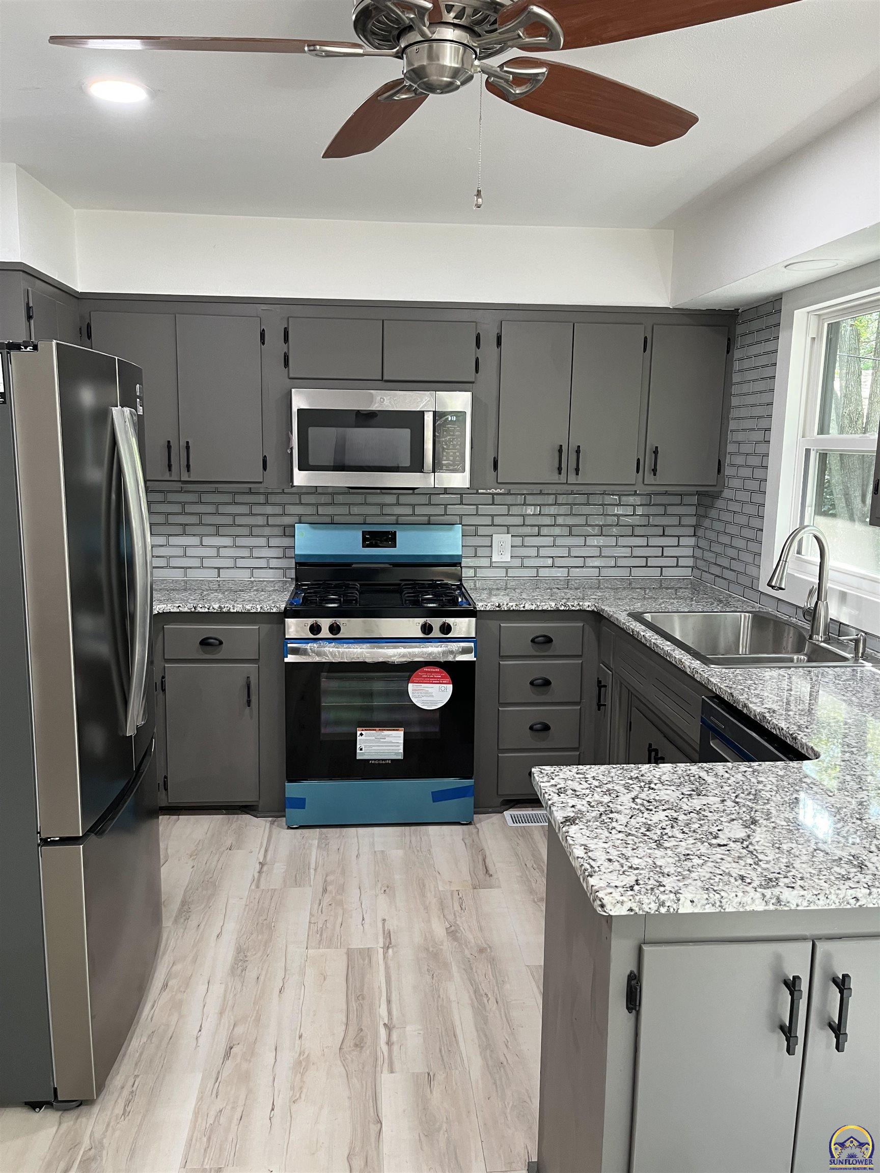 1503 Southwest MacVicar Avenue Topeka, KS 66604 - Photo 8 of 33