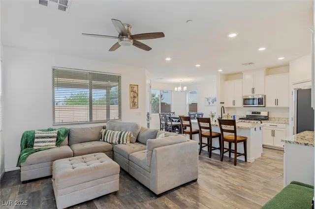 $2,900 | 976 Bluebell Brook Street, Henderson, NV 89052