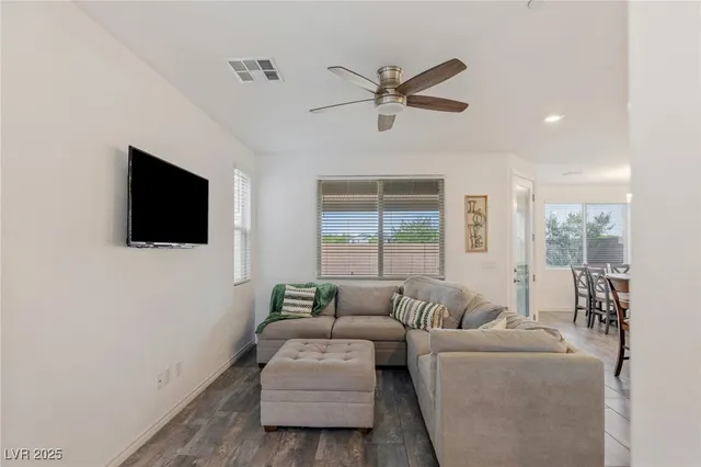 $2,900 | 976 Bluebell Brook Street, Henderson, NV 89052