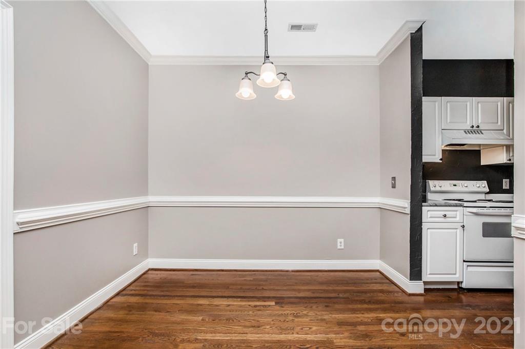5730 Closeburn Road, Unit N Charlotte, NC 28210 - Photo 9 of 21 a view of a livingroom with an empty space