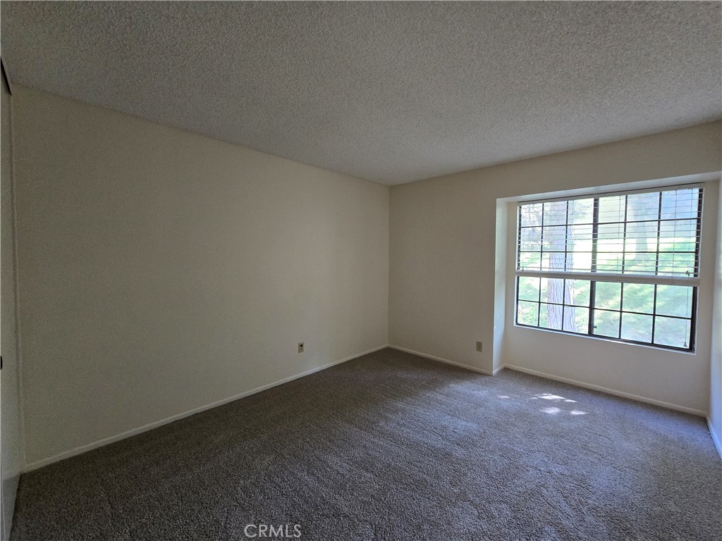 600 Central Avenue, Unit 386 Riverside, CA 92507 - Photo 11 of 21 an empty room with a window
