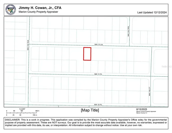 a black and white photo of a room