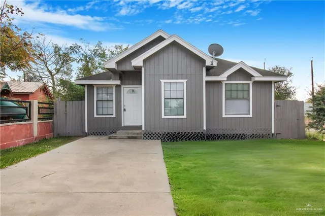 $825 | 422 Bahia Street, Mission, TX 78572