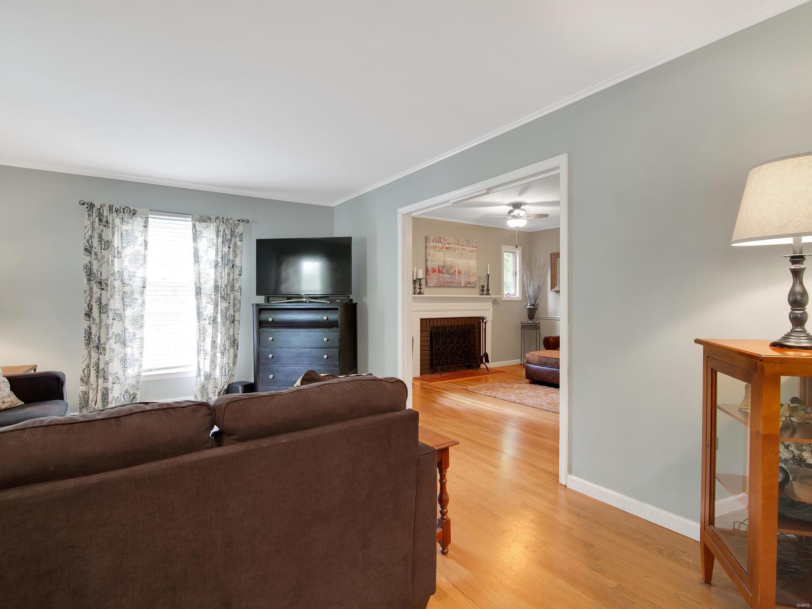 367 Ridgemeadow Drive Chesterfield, MO 63017 - Photo 4 of 37 Gallery Image 4
