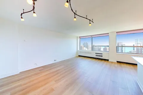 $285,000 | 1355 North Sandburg Terrace, Unit 2904, Chicago, IL 60610