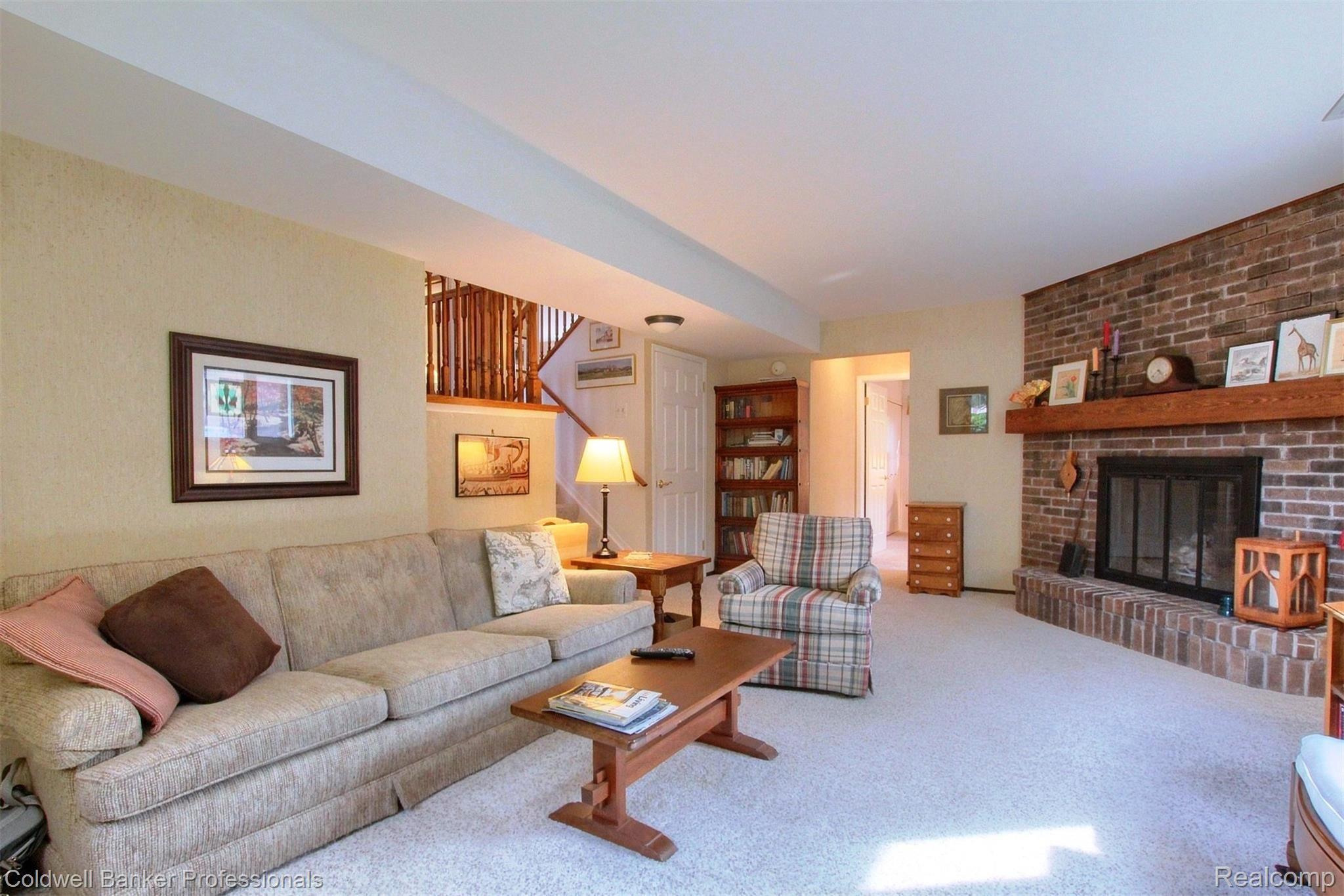 42047 Hanford Road Canton, MI 48187 - Photo 16 of 33 Family room view #2