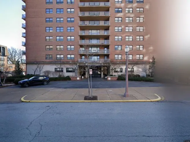 $205,000 | 4466 West Pine Boulevard, Unit 15D, St. Louis, MO 63108