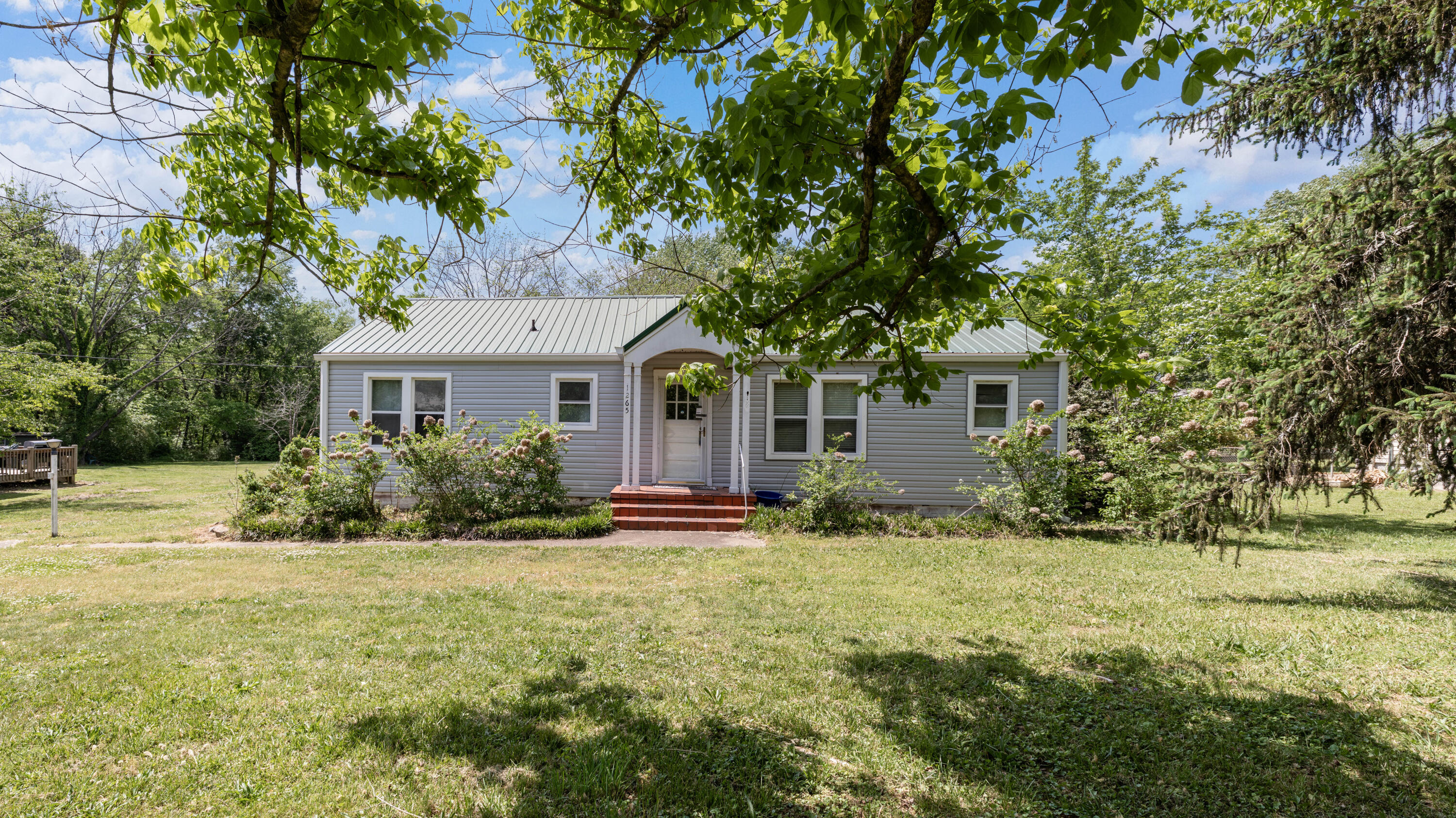 Charming bungalow on a level lot