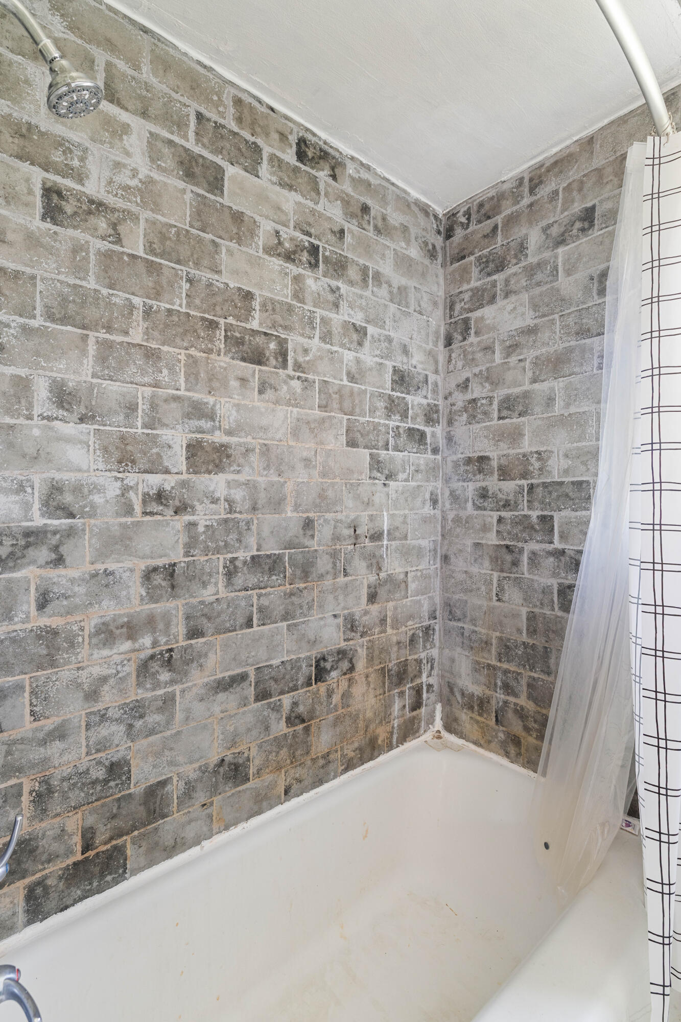 1265 North Concord Road Chattanooga, TN 37421 - Photo 20 of 30 Tub/shower combo with cool design