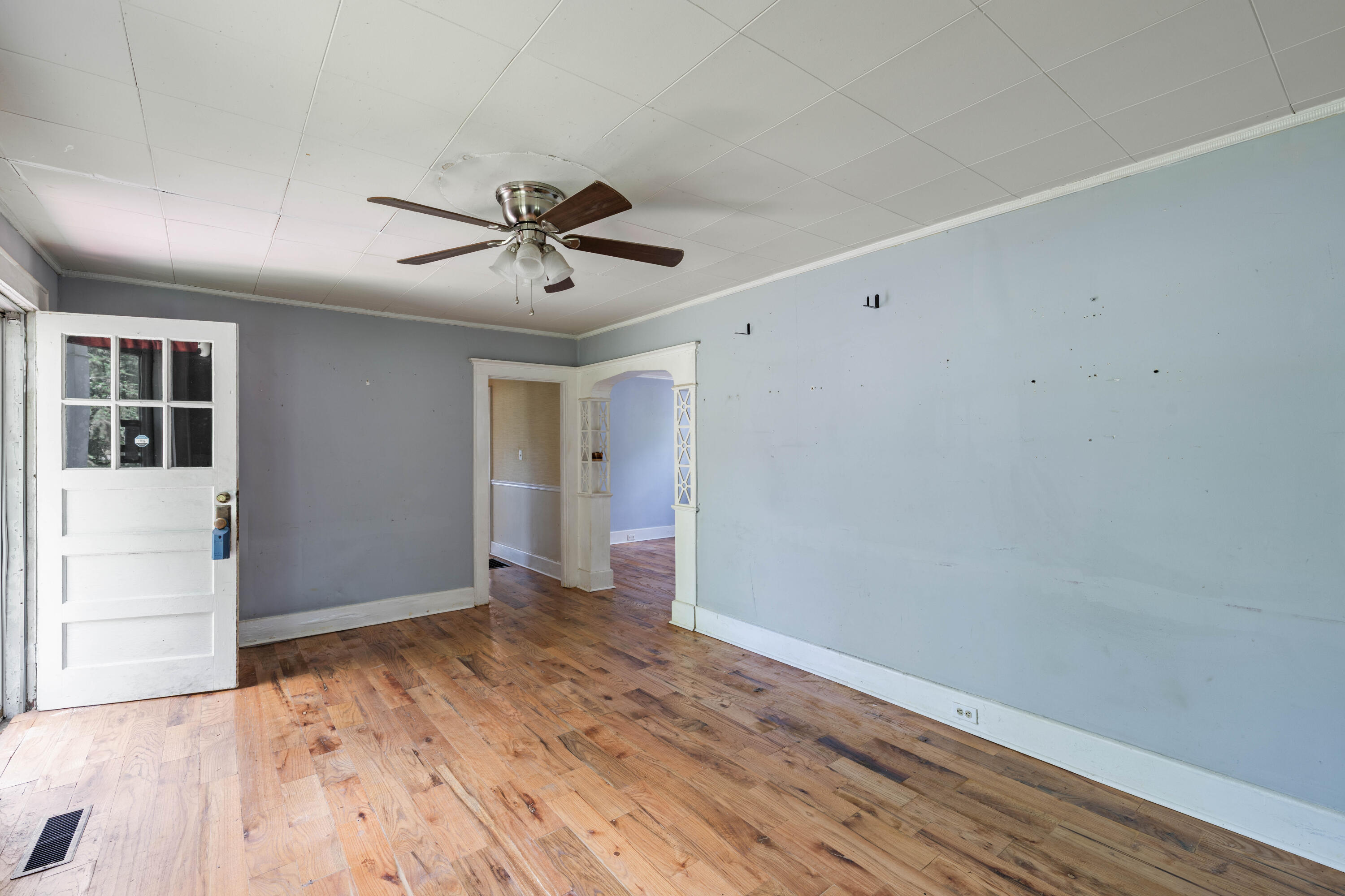 1265 North Concord Road Chattanooga, TN 37421 - Photo 6 of 30 Good-sized living room