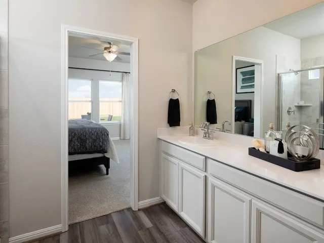 a en suite bathroom with a sink and a mirror