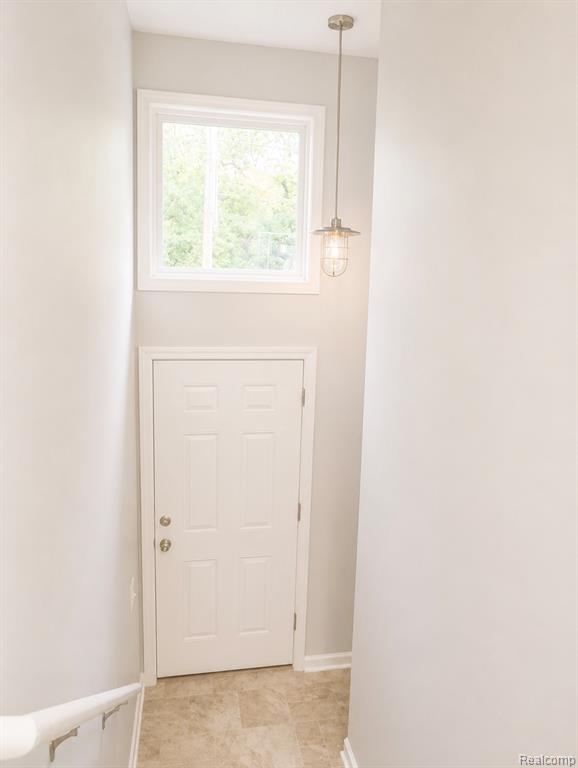 211 Hacker Street Rochester, MI 48307 - Photo 3 of 26