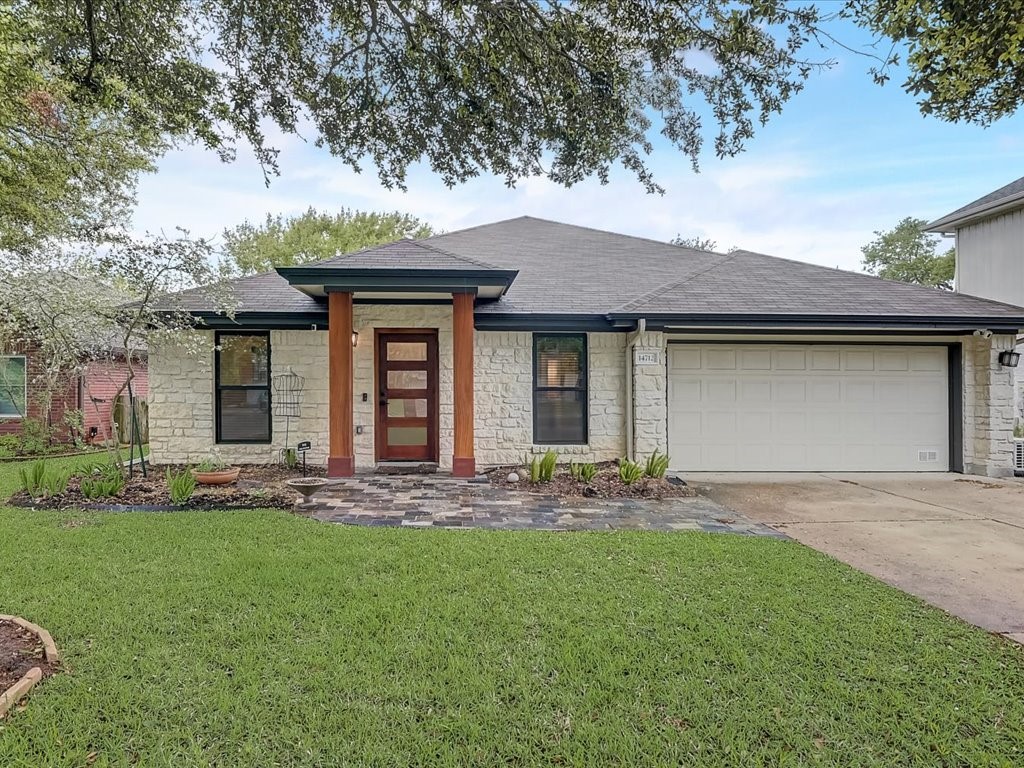 a view of a house with a yard and plants