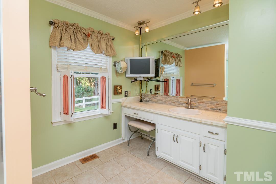 4005 Satterwhite Point Road Henderson, NC 27537 - Photo 17 of 29 Gallery Image 17