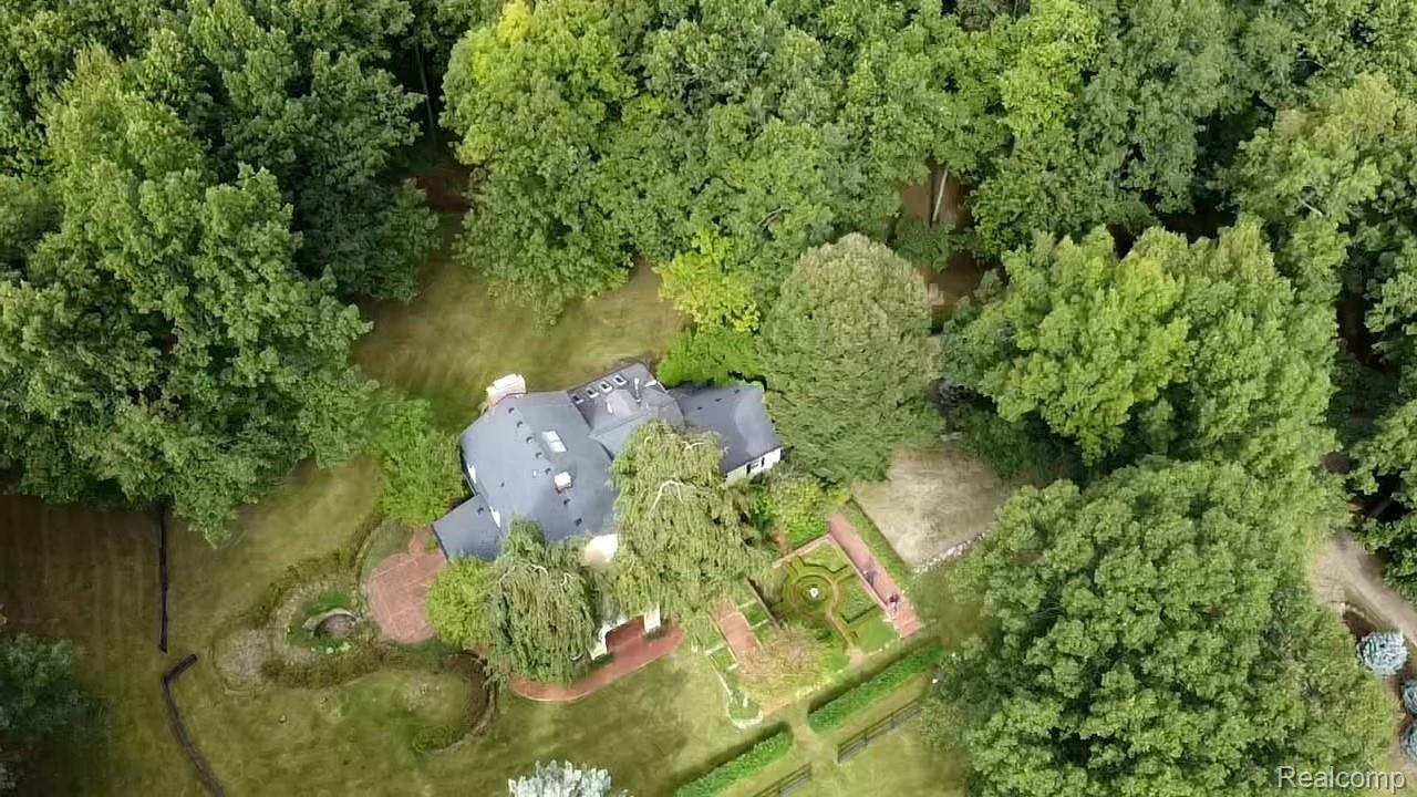 4322 Hough Road Dryden, MI 48428 - Photo 9 of 46 4322 Hough house.jpg