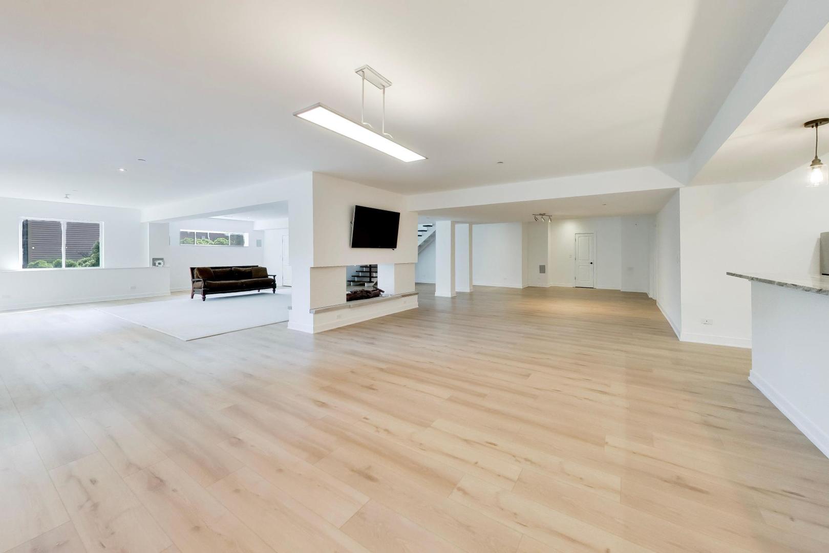 10 Picton Road Roselle, IL 60172 - Photo 54 of 76 Gallery Image 54
