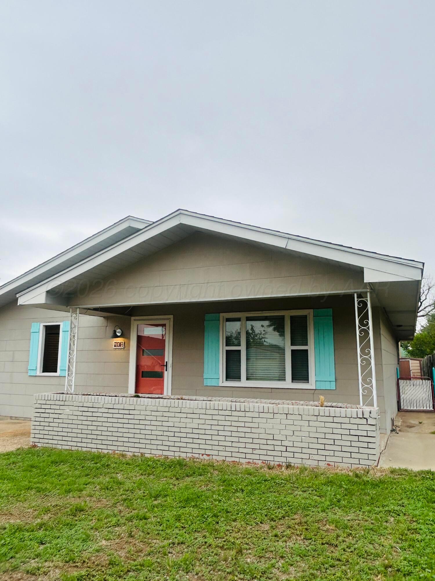 709 South 6th Street Canadian, TX 79014 - Photo 2 of 25 IMG_7285